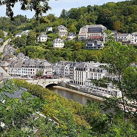 Hillview Grandvoir Tatil parkı Neufchâteau