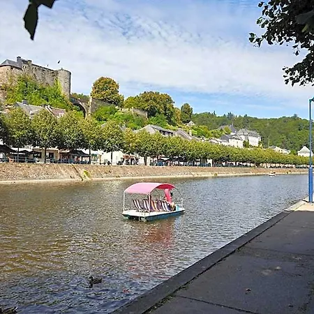 Hillview Grandvoir Tatil parkı Neufchâteau